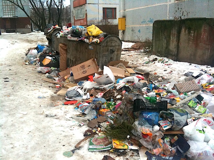 Антисанитарная обстановка в центре Пскова (Ода ООО "Наш Дом") (Фото 1)