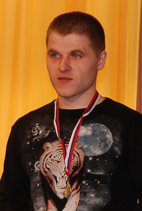 На фото: Дмитрий Бабаков (Пыталово) - победитель среди мужчин в весовой категории до 74 кг
