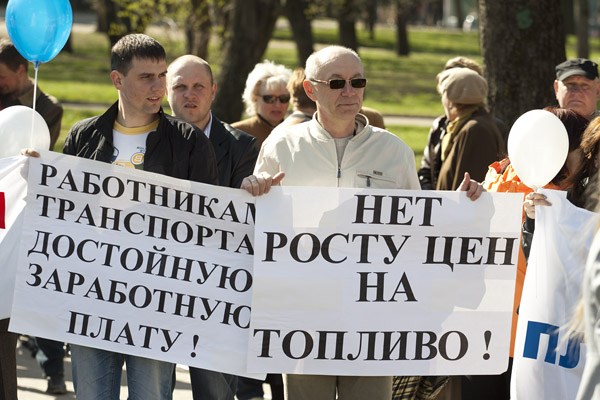На фото: митинг солидарности трудящихся