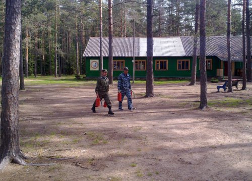 На фото: проверка лагеря "Дружба"