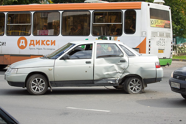 На фото: авария на Рижском
