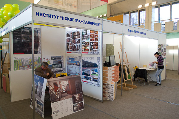 На фото: выставка современный дом