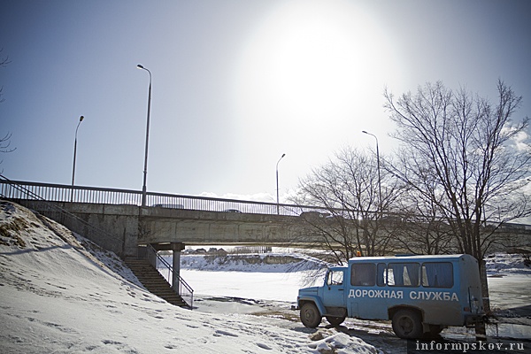 Ямы на мосту 50-летия Октября