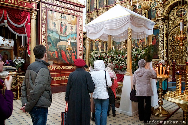 В Троицком соборе готовятся к Пасхе