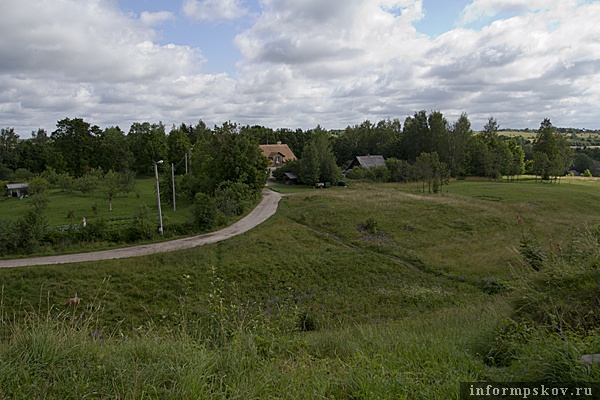 Старый Изборск летом