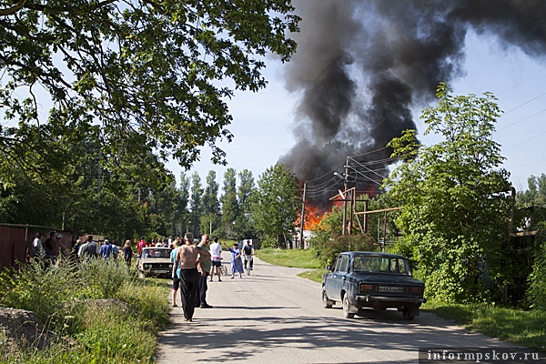 Пожар в частном секторе Пскова