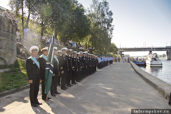 Митинг в честь Дня Военно-морского флота в Пскове