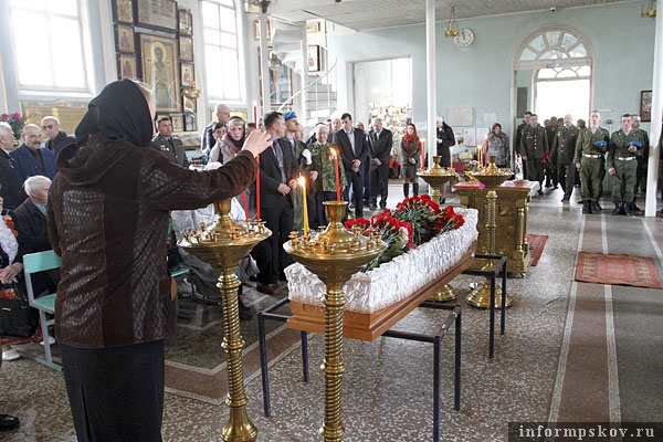 Прощание со старейшим десантником России